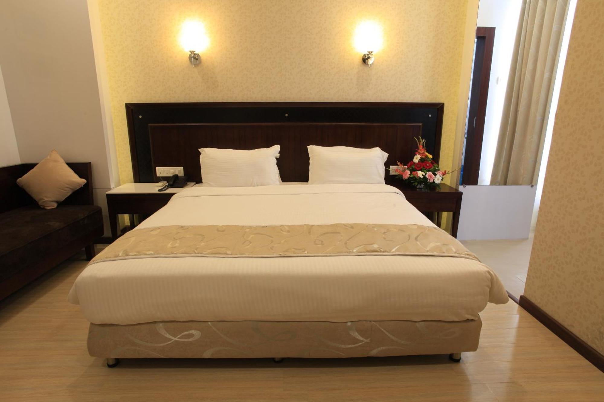 Hotel Sai Mahal Shirdi Exterior photo
